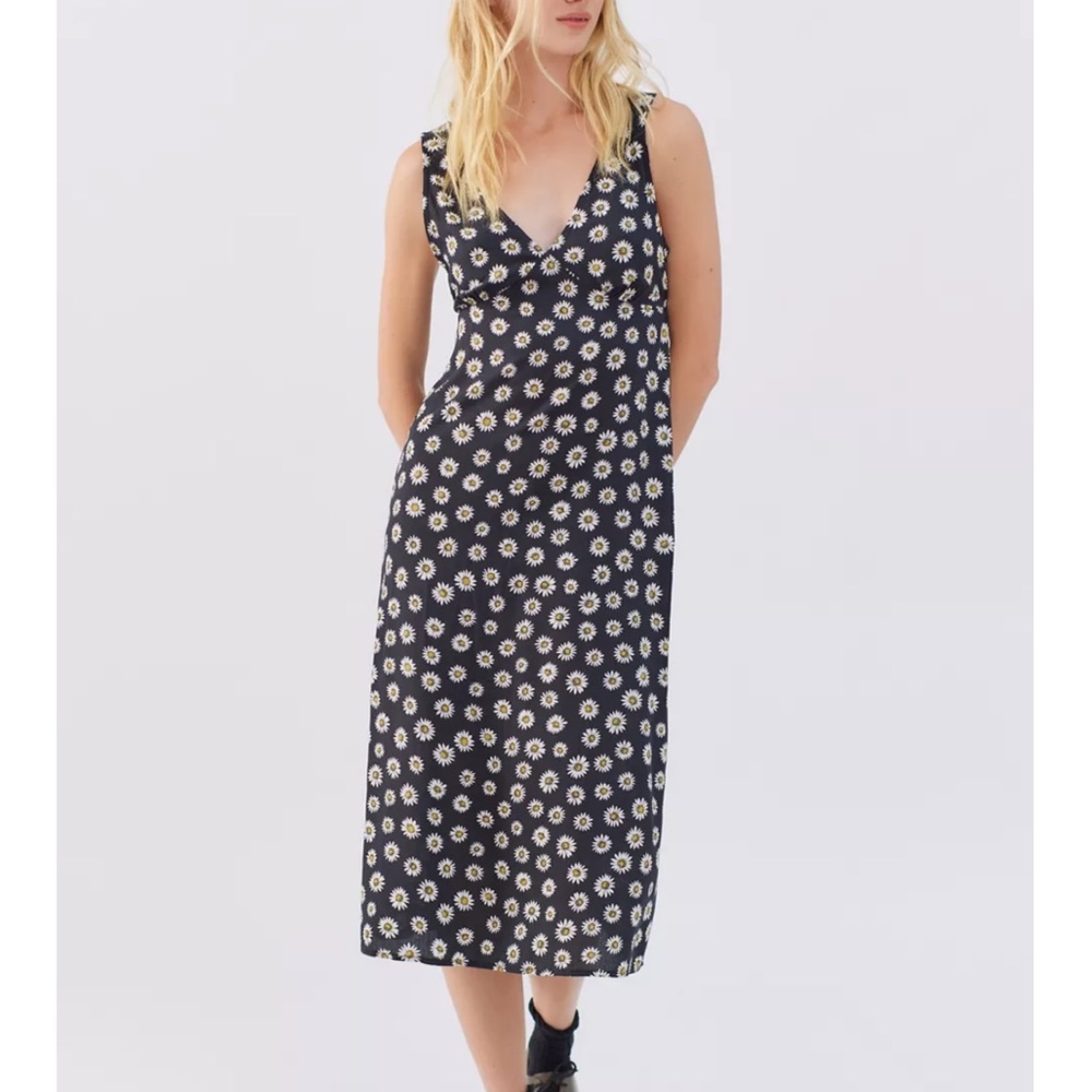Urban Outfitters Motel Lisheva Floral Midi Dress